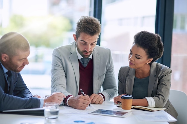 Estratégias de poupança e controle de gastos para desenvolvimento da competência financeira